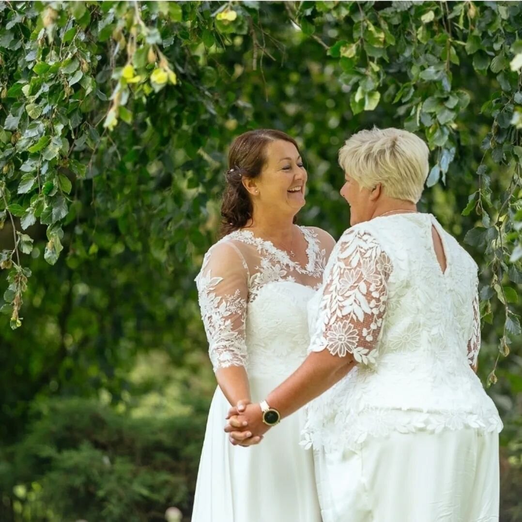 These two wonderful women being so in love and joyful at each fitting will always have a spot in our hearts. 
Being invited to share in their special day at @farmhouseatredcoats was truly an honour. 
@esmerobinson_photo has captured their day beautif