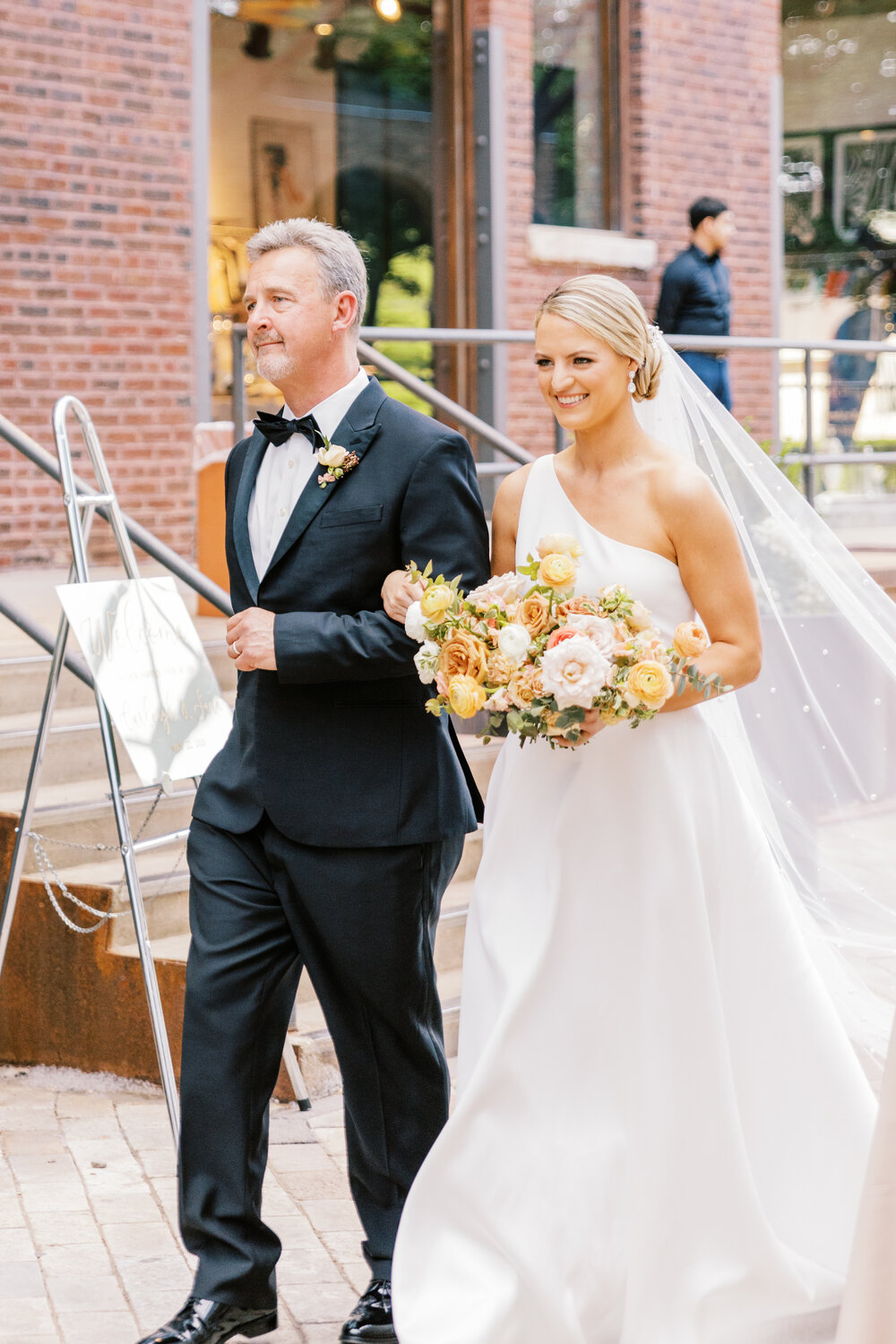 Bridgeport Art Center Chicago Wedding | Willrett Flower Co |  Chicago Wedding Resources | Wedding Planning Resources | Your Day by MK | 