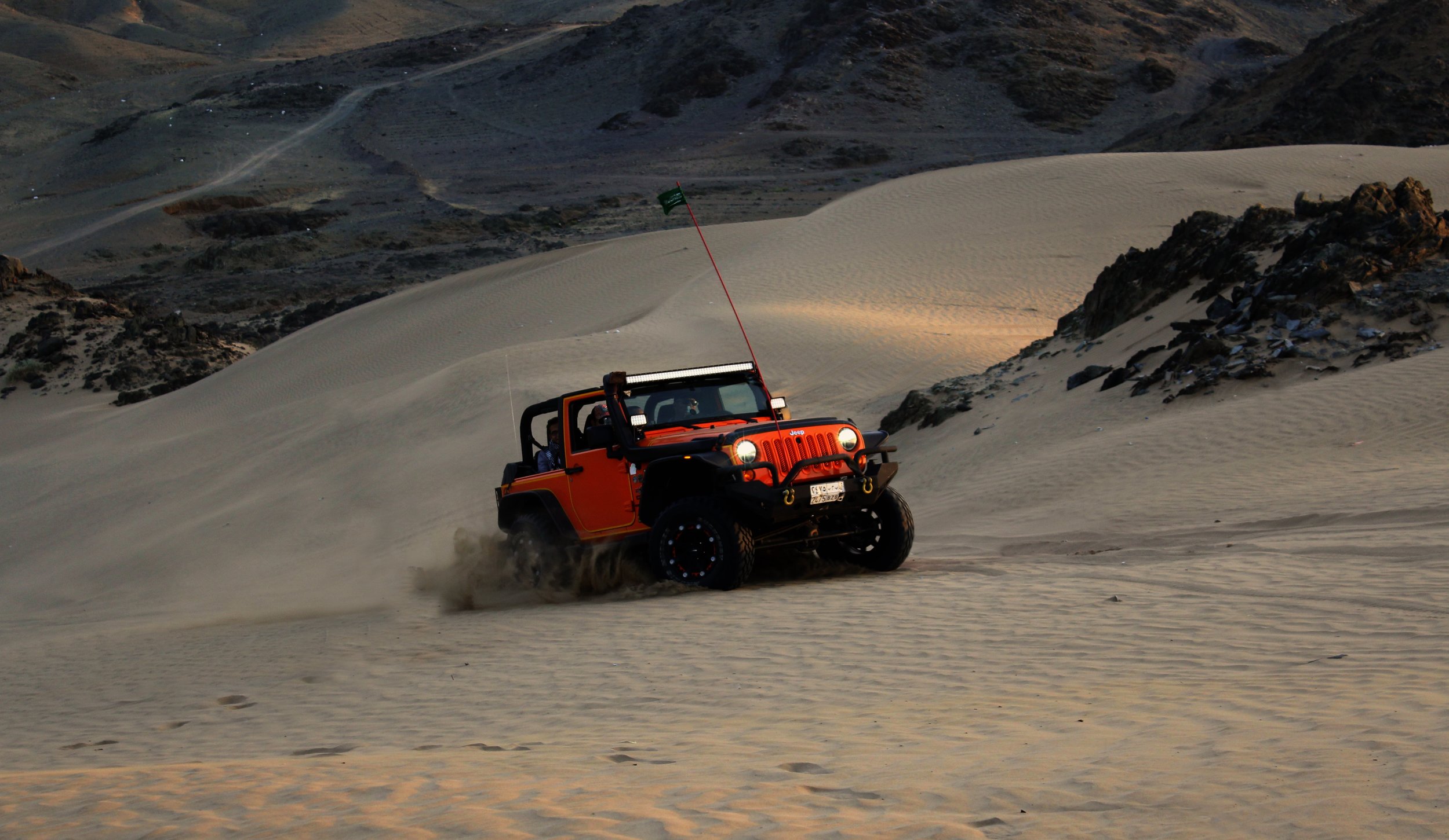 4x4-adventure-desert-73610.jpg