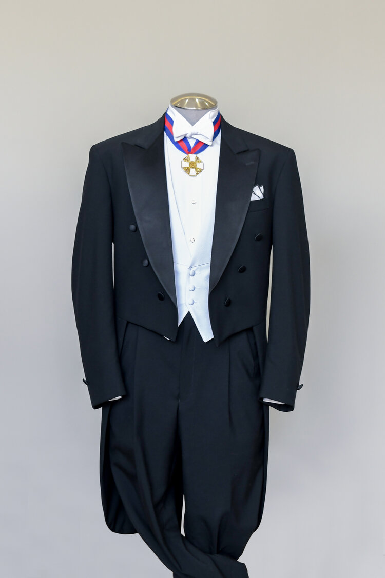 38S Black Peak Lapel Tuxedo Tailcoat Package Debutante Tails White Tie Attire