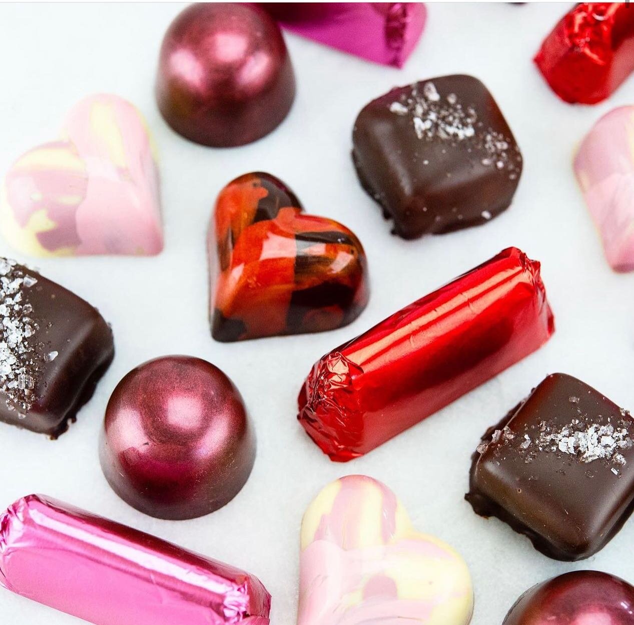 @valenza_chocolatier Valentine&rsquo;s Collection is officially HERE! 🍫 &hearts;️ 🇮🇹 

Get your orders in asap!! #lovethevalenzaway 

#orangecountyeats #valentinesday #valentineschocolate #chocolatier #gourmet #allthingsorangecounty