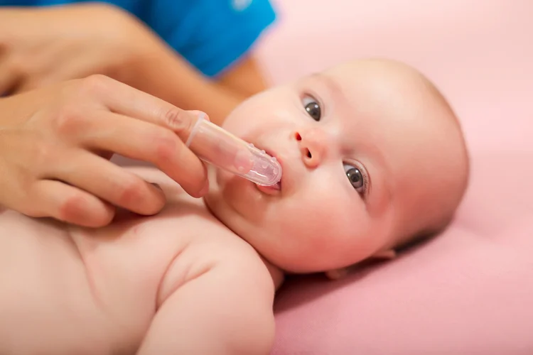 Baby_brushing_teeth.jpg