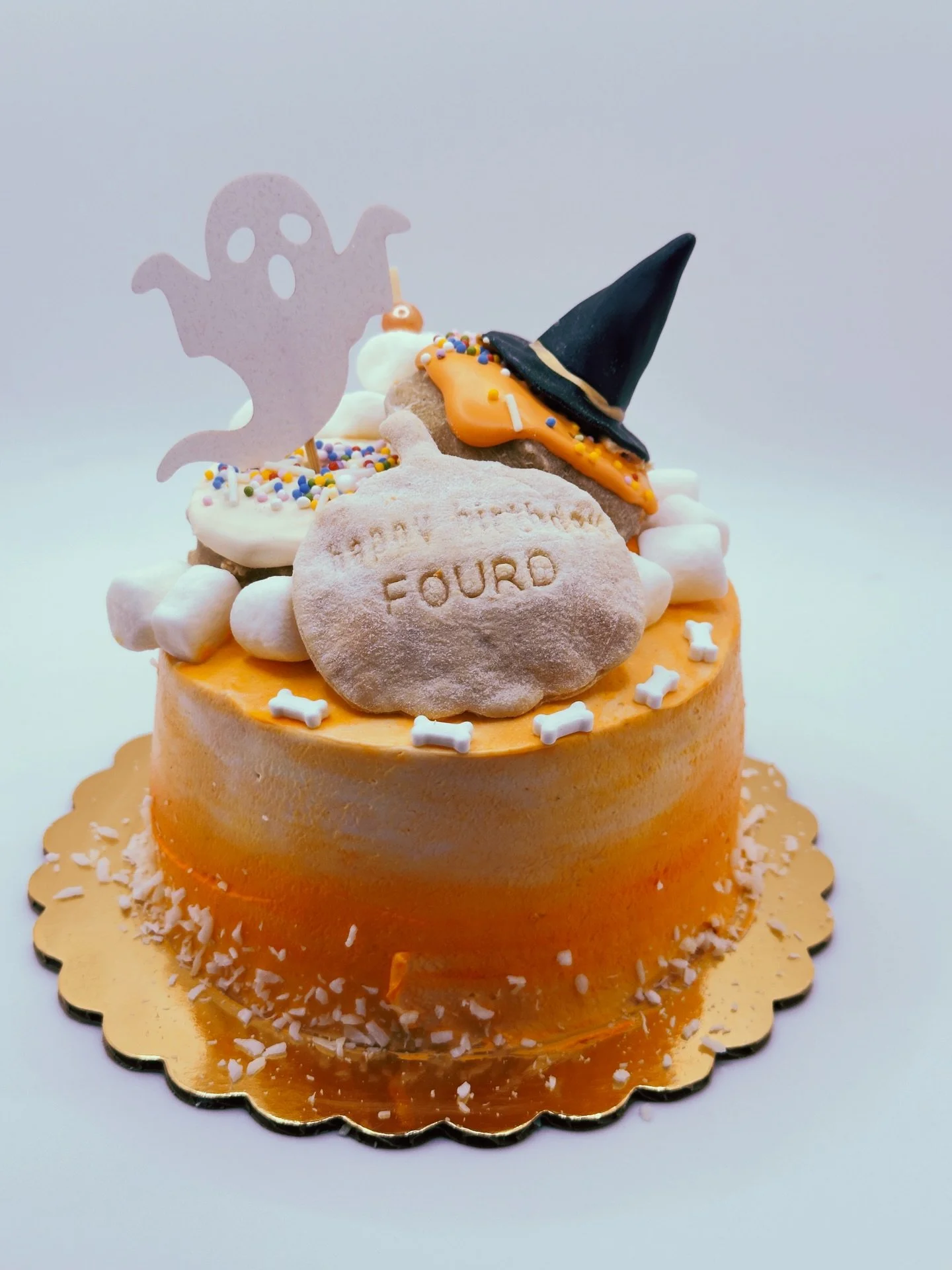 🎃👻 Halloween cakes are my absolute favorite to make &mdash; messy, colorful, and full of spooky surprises. Each one takes on its own little personality and that&rsquo;s the fun of it. 

Local pickup only &mdash; handmade, fresh, and one-of-a-kind.
