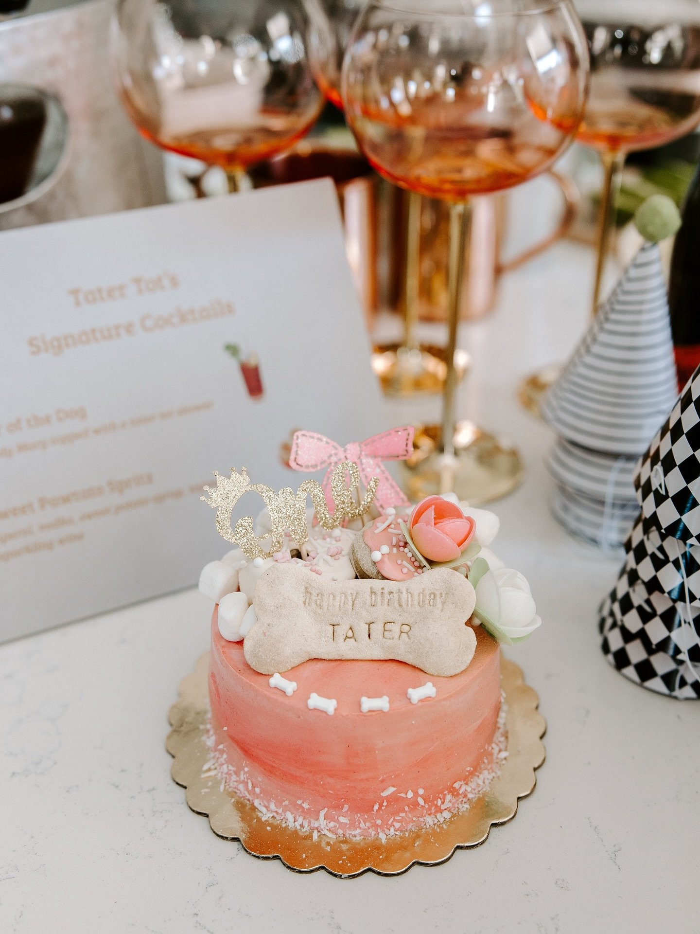 🎄✨ It&rsquo;s officially Pawliday Season around here at Dog Eat Cake! ✨🎄

The ovens are warm, the sprinkles are flying, and the treats are getting extra festive for all the good pups on your list. 🐾

If you&rsquo;re planning to spoil your dog (or 