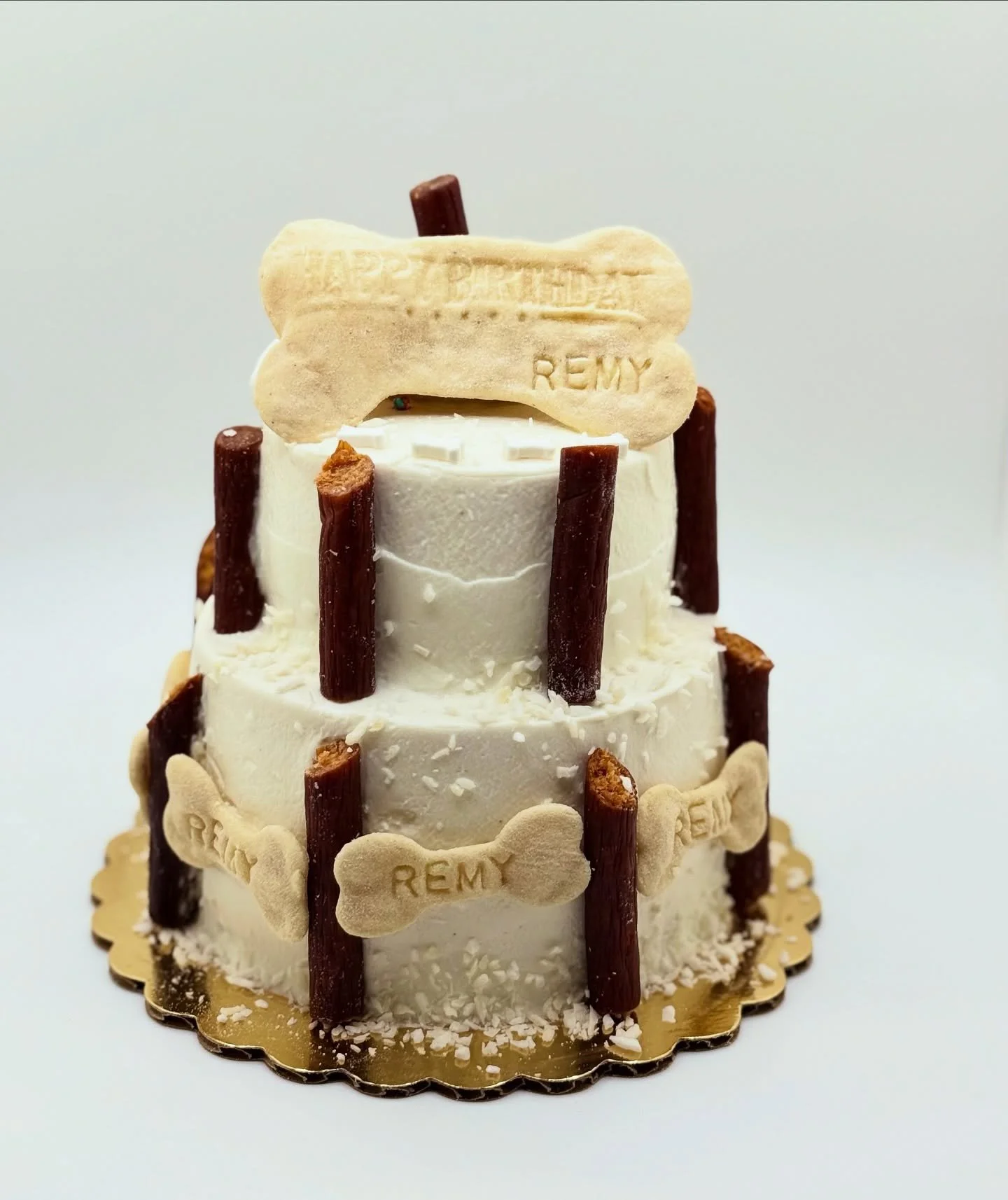 When Remy wants a cake with @slimjim we make it happen 🐾

#slimjim #customcake #dogcake #dogsofboston #dogbirthday #dogbirthdaycake