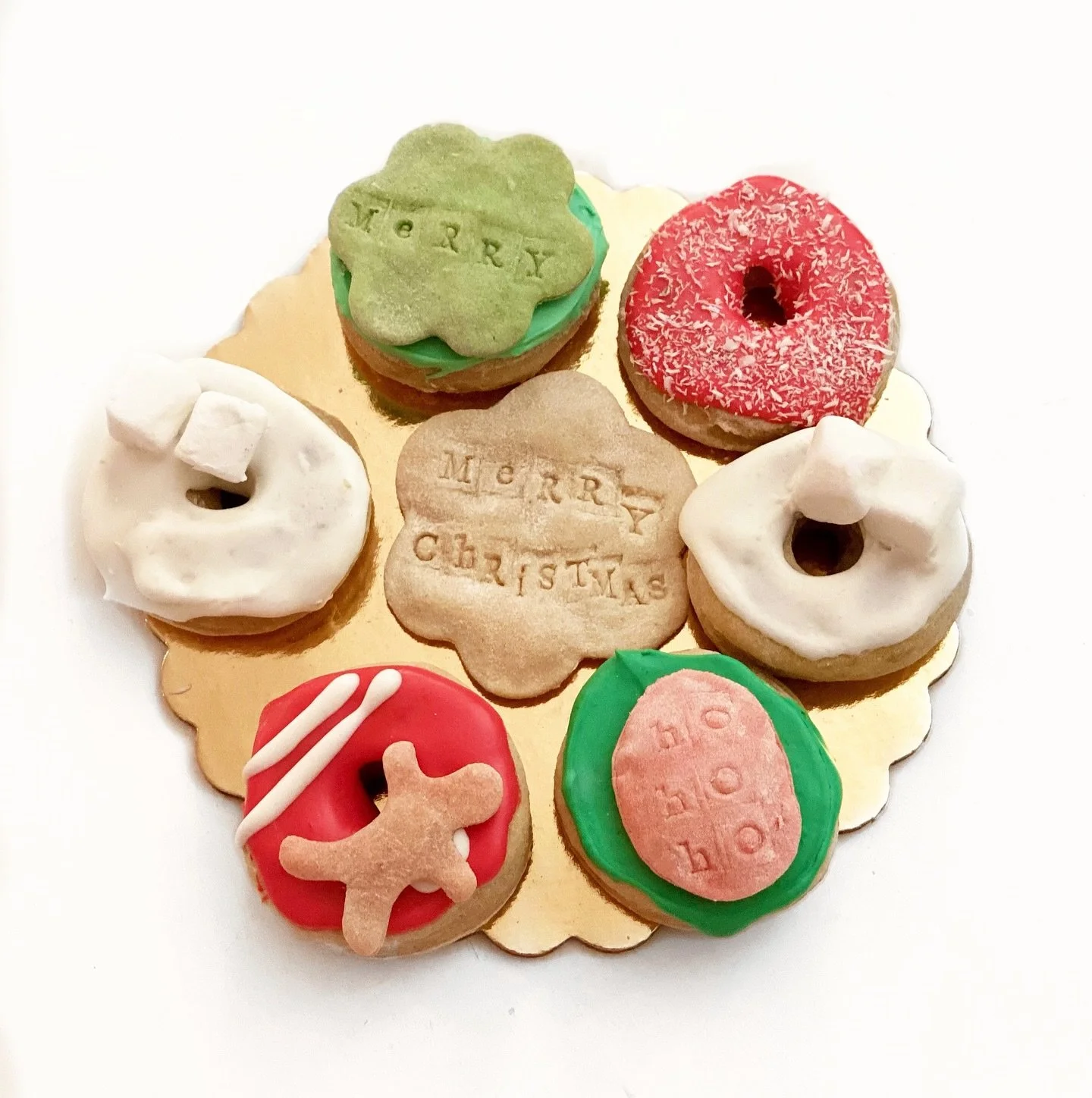 Late night donut drop 🍩🎄

I&rsquo;ve been making these cute little holiday donuts all week and they&rsquo;ve honestly become my favorite thing.

Hand-stamped, small batch, all the festive vibes for your pups. 

If you still need some holiday treats