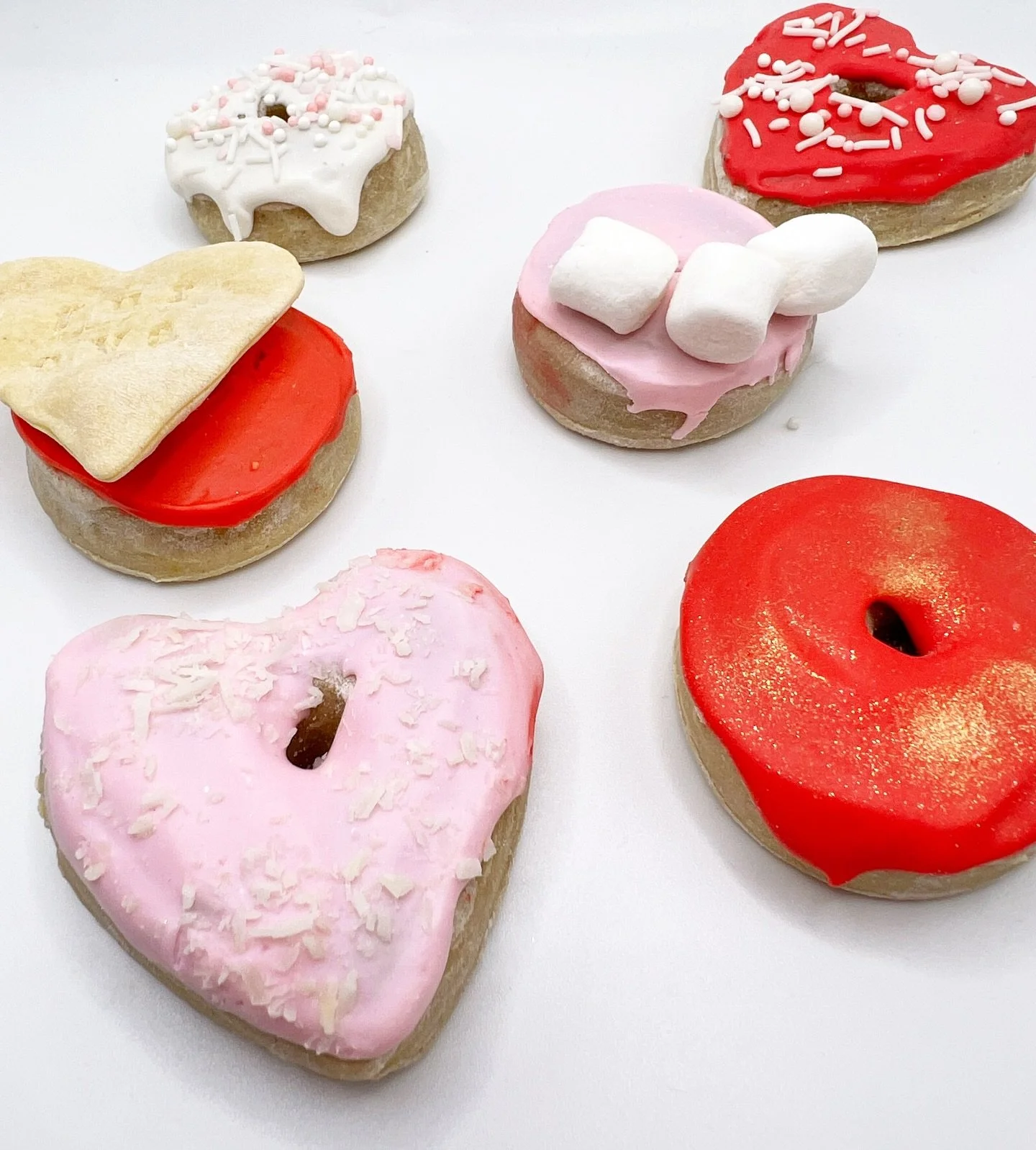 Because your dog deserves a Valentine too ❤️

Our Valentine&rsquo;s Love You Donuts are baked fresh, frosted in our signature mix, and made just for dogs.

Pink, festive, and perfect for your pup or a favorite furiend 🍩✨

Available now for a limited