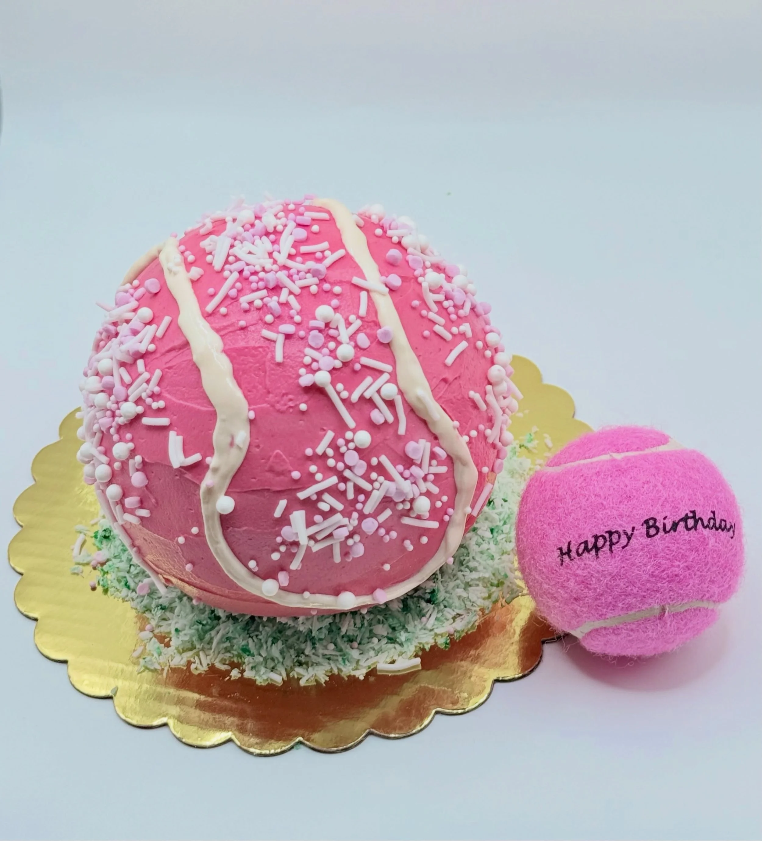 Serving up something new 🎾

Mila wanted a pink tennis ball for her birthday so we made her one! Why not?!!! 

Now everyone can order either classic neon green or pink tennis ball cakes! Thank you Mila 🙏

#DogBirthdayCake #CustomDogCake #DogCake #Do