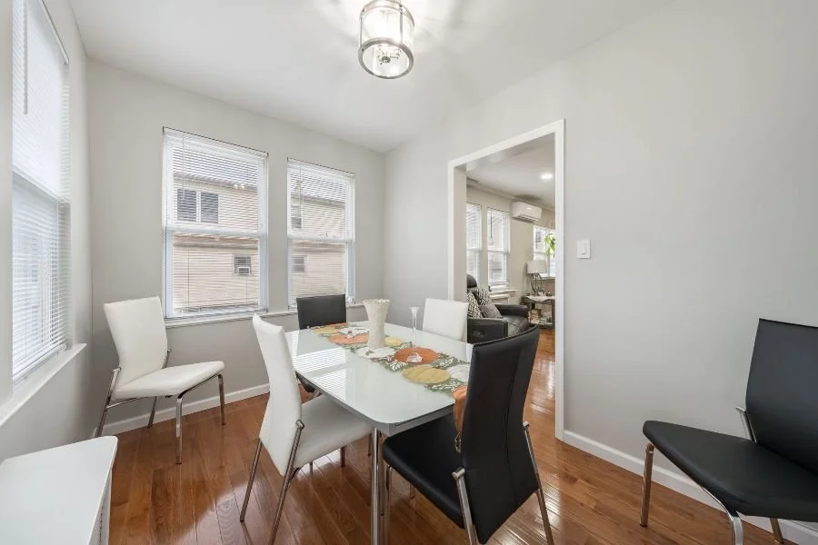 7-web-or-mls-07_Dining Area.jpg