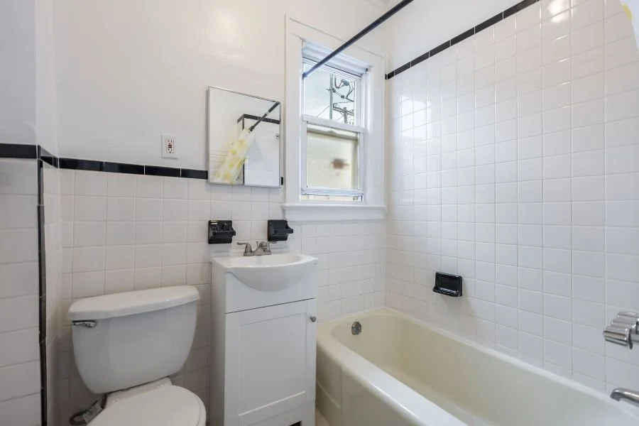 32-web-or-mls-32_Bathroom.jpg