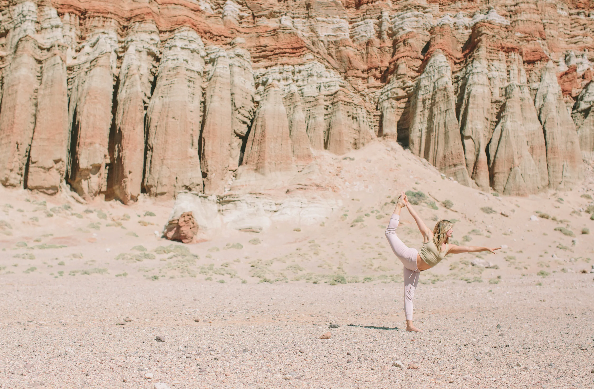 EC_DESERT YOGA-9979.jpg