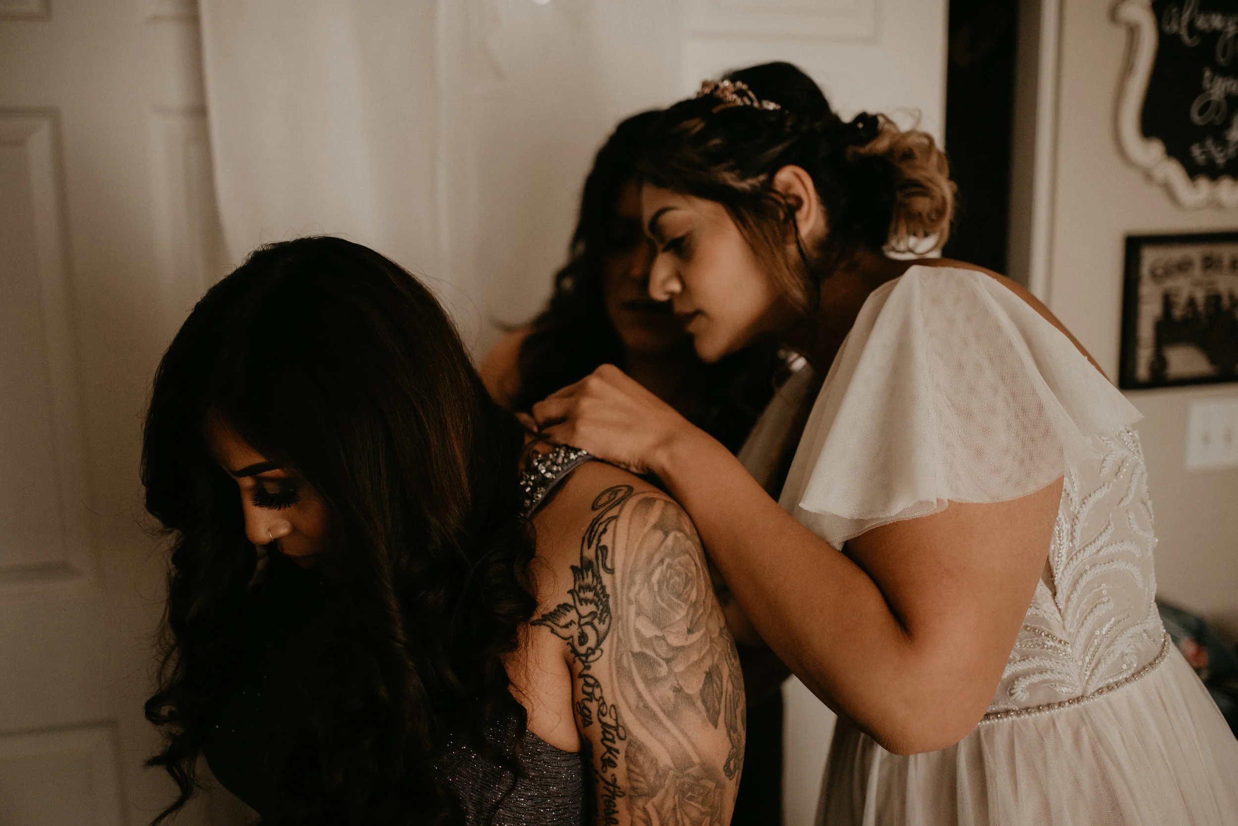 Bride trying to fix Jessicas dress