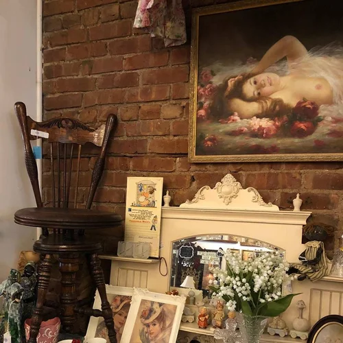 Old Beginnings Antiques & Consignment, consignment shop in Staten Island, photo 2 of 6