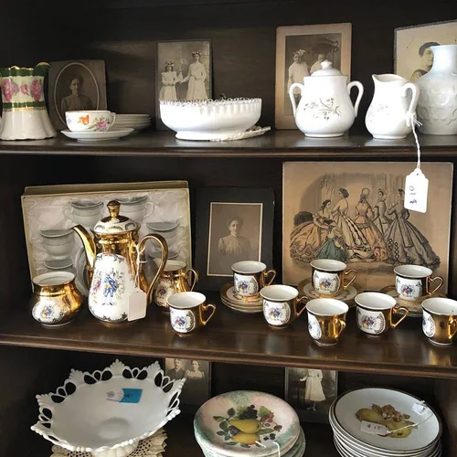 Old Beginnings Antiques & Consignment, consignment shop in Staten Island, photo 3 of 6