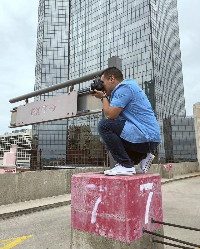 When you&rsquo;re short, you have to get on top of whatever you can find to get the shot 😂
.
Thanks for the pic @mcgaritythatsmarcus
.
#photography #shortpeopleproblems #naturallightphoto #fortworth #portraitphotography