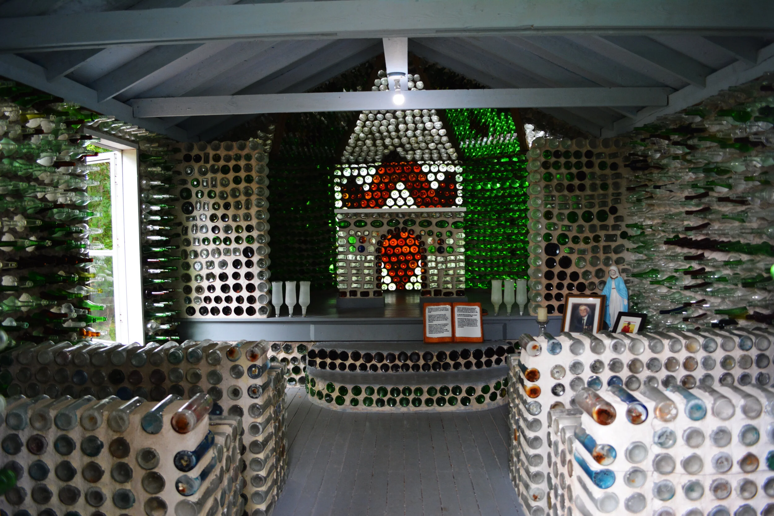 Bottle Houses and Gardens Maisons de bouteilles et Jardins — Photos