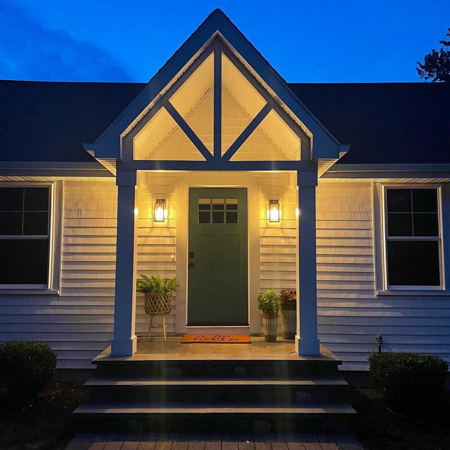 Working late to get this cutie ready! 🌱💫✨.
.
.
#fairfieldct #homeremodel #capehome #moderncape #coastalcape #cthomes #frontdoor #frontentance #exteriordesign #exteriorlighting #portico