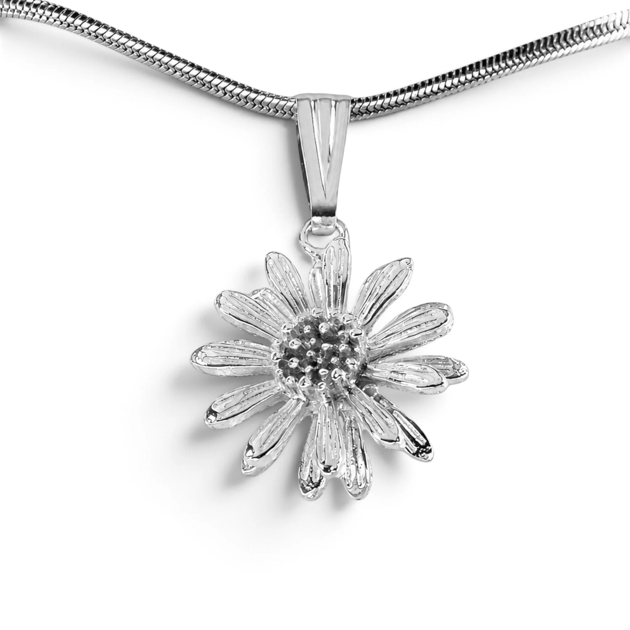 Daisy Necklace in Silver