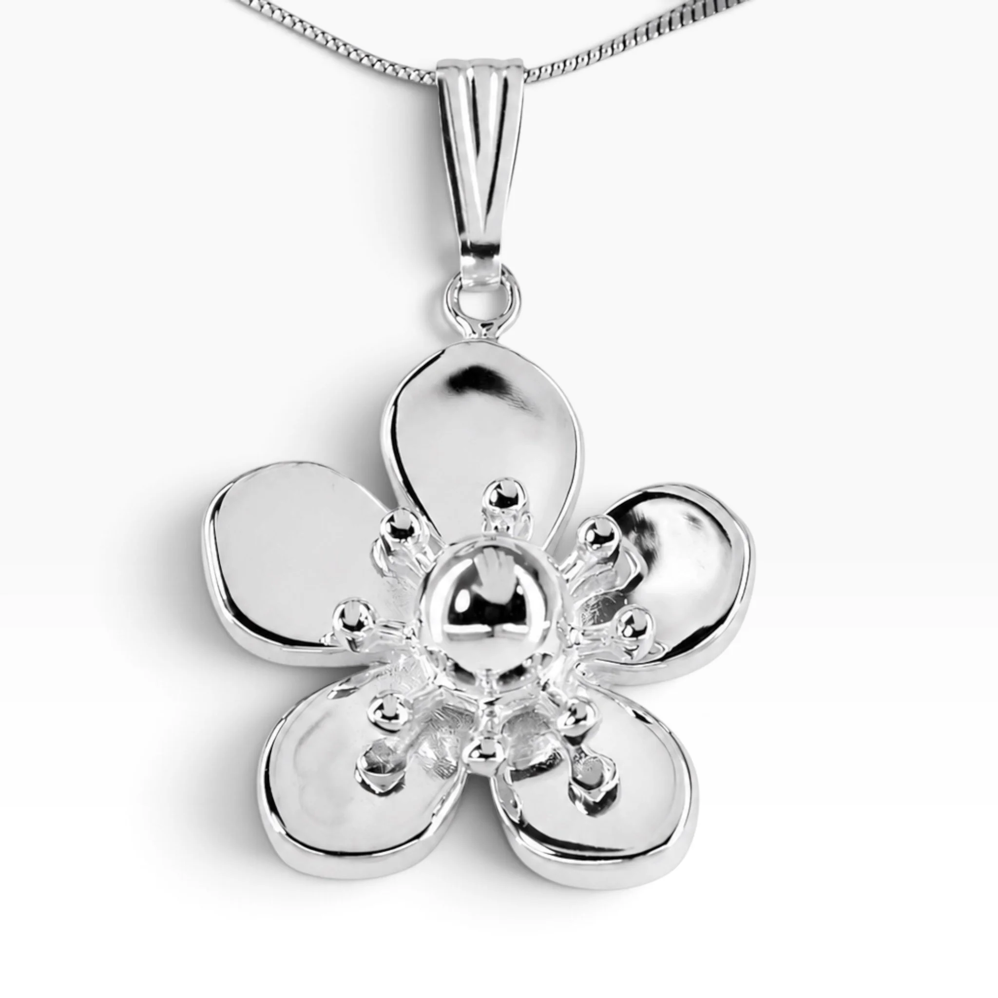 Buttercup Necklace in Silver