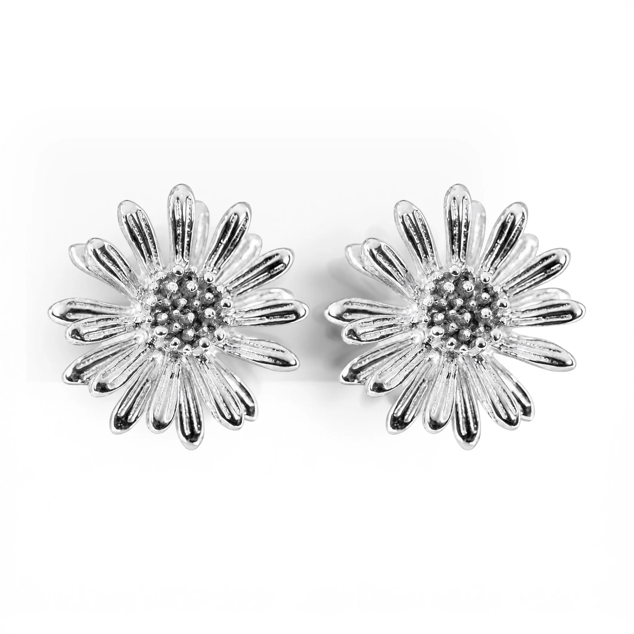 Daisy Earrings in Silver
