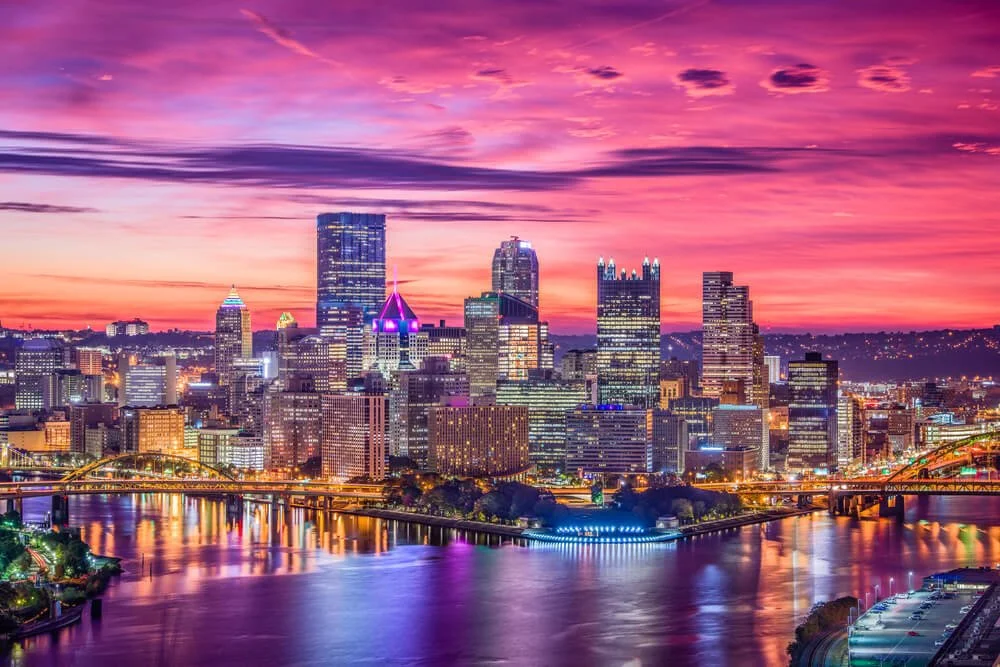 Pittsburgh, Pennsylvania, USA city skyline.jpg