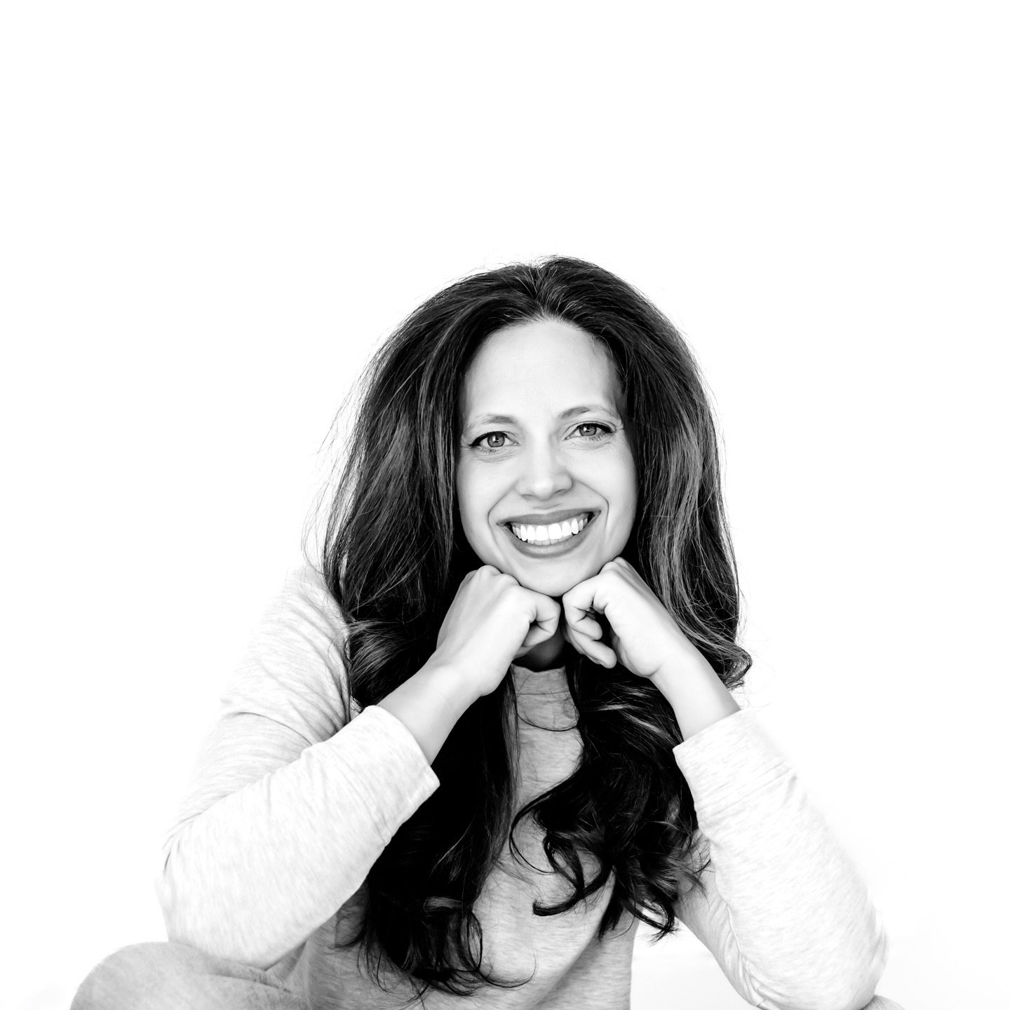 Happy Friday from the flu den that is Rachel Friedman Photography 🙈 with my kiddos down, you&rsquo;re in luck if you&rsquo;re hoping to enter the giveaway for a free mini monkey session! You have until NINE P.M. tonight to enter the giveaway - visit