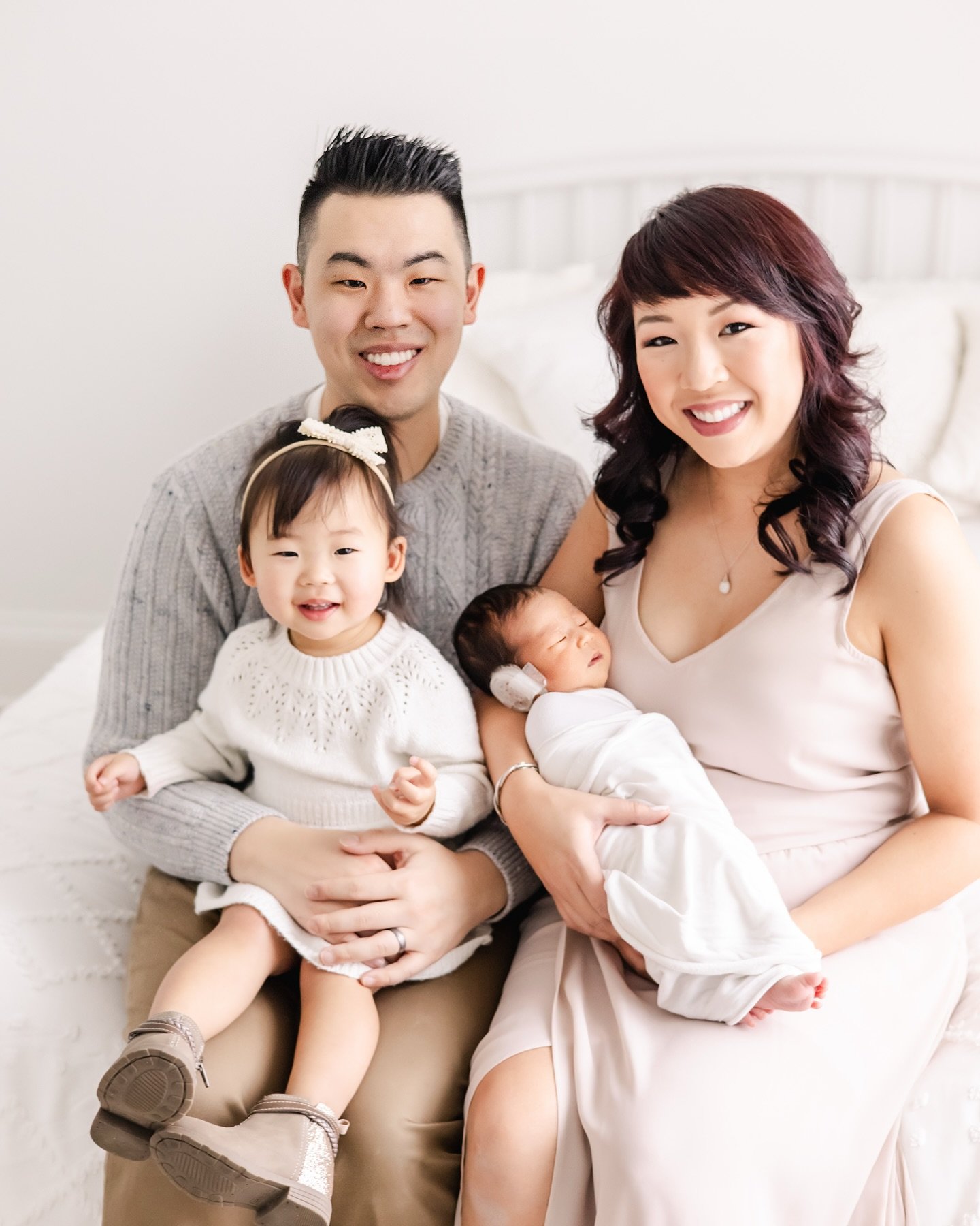 There is nothing better than seeing a mama&rsquo;s first reaction to her newborn photos during a zoom session reveal 🥰 after only two weeks, baby has already grown so much and it&rsquo;s rare that I don&rsquo;t see eyes glistening with tears. Usuall
