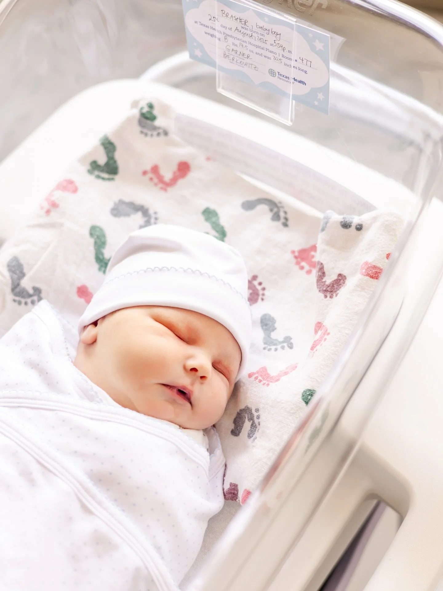 The most welcome new addition. 48 hours new and nine pounds of sweet perfection. 🥰🥰🥰

#planonewbornphotographer #dallasnewbornphotographer #dfwnewbornphotographer