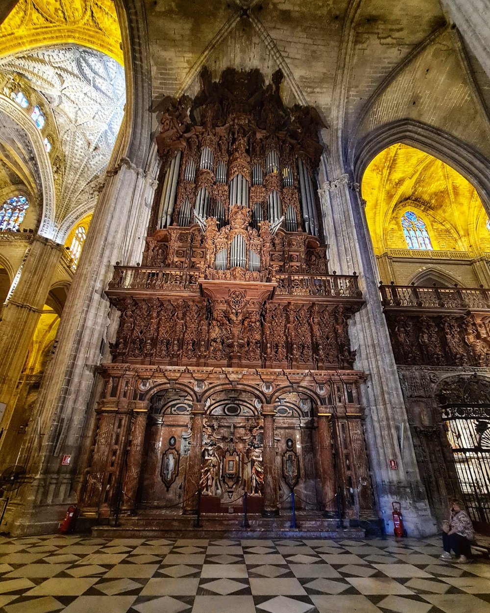 Seville cathedral 7.jpg