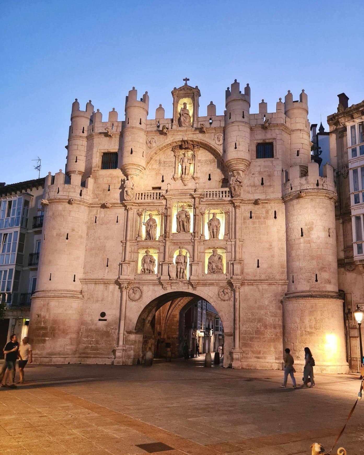 Burgos arch 1.jpg