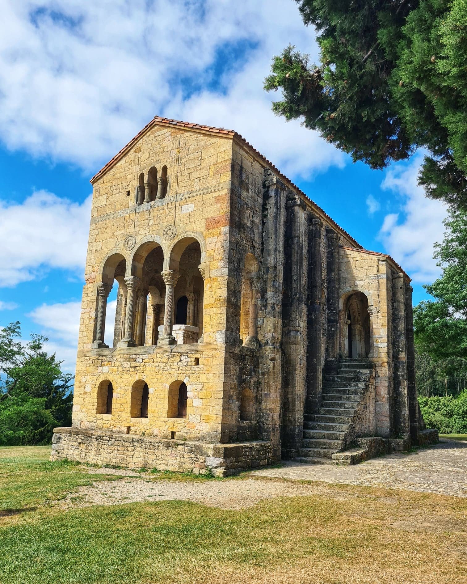 oviedo church 3.jpg