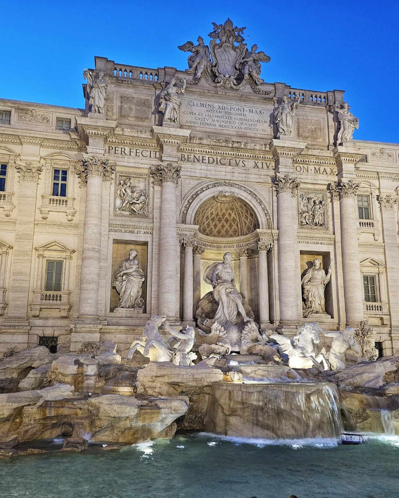 rome trevi 1.jpg