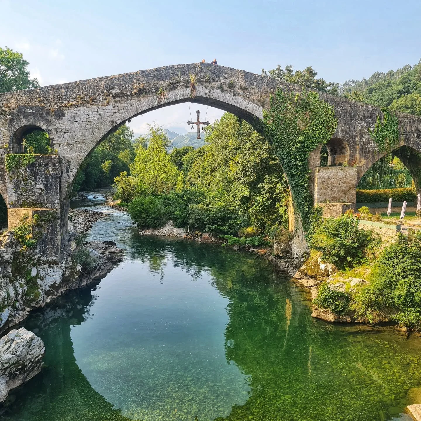 Pic of the day #10
This is a Roman Bridge in Cangas de Onis which is a cute little village in Asturias Spain.
You can walk over the bridge and you have great views up and down the Sella River.