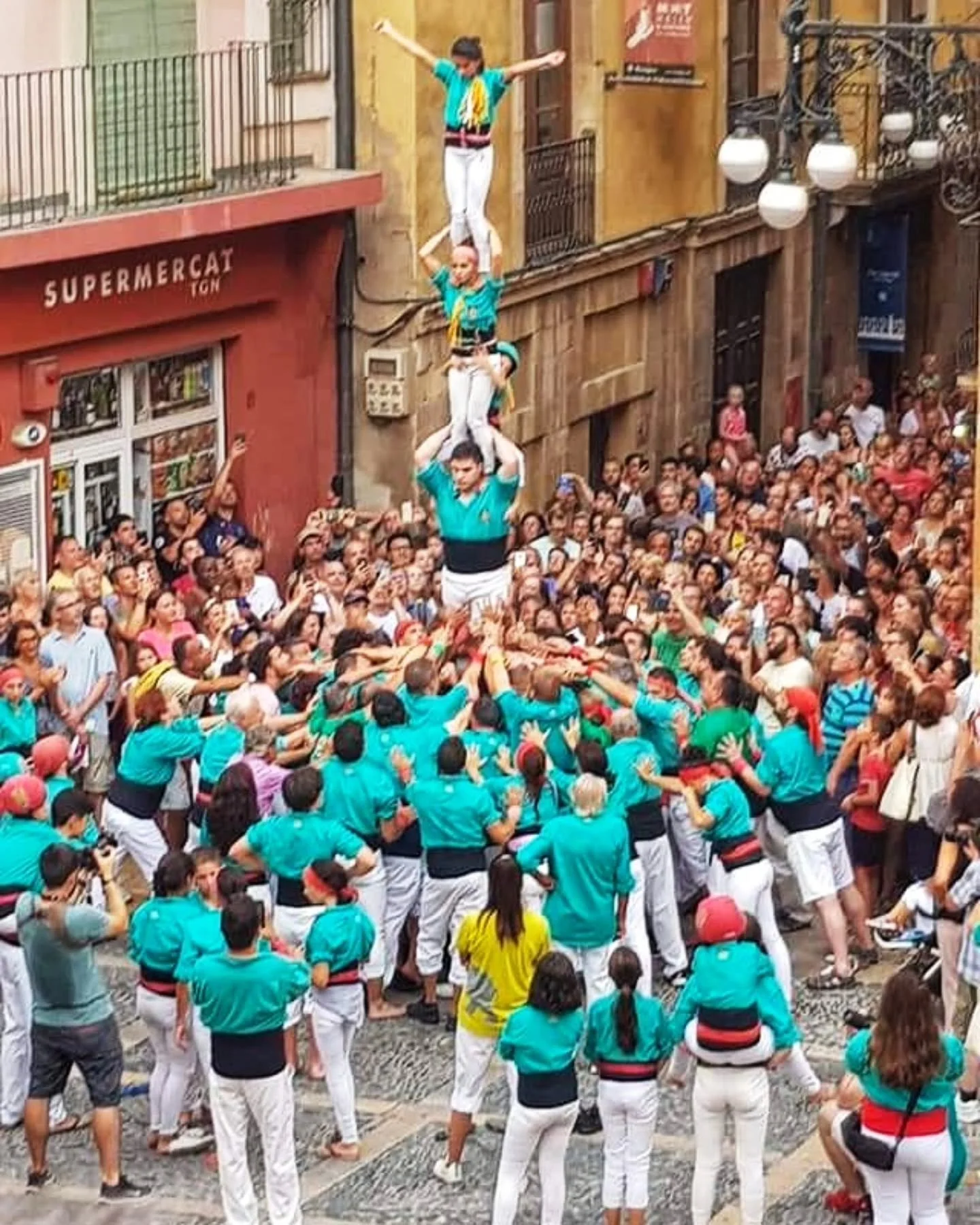 Pic of the day #50
This was in Tarragona. It was absolutely incredible to see the human towers in the streets of the old town. Look closely and you can see the final person climbing up the back of the others. 
Swipe to see the full tower

This incred