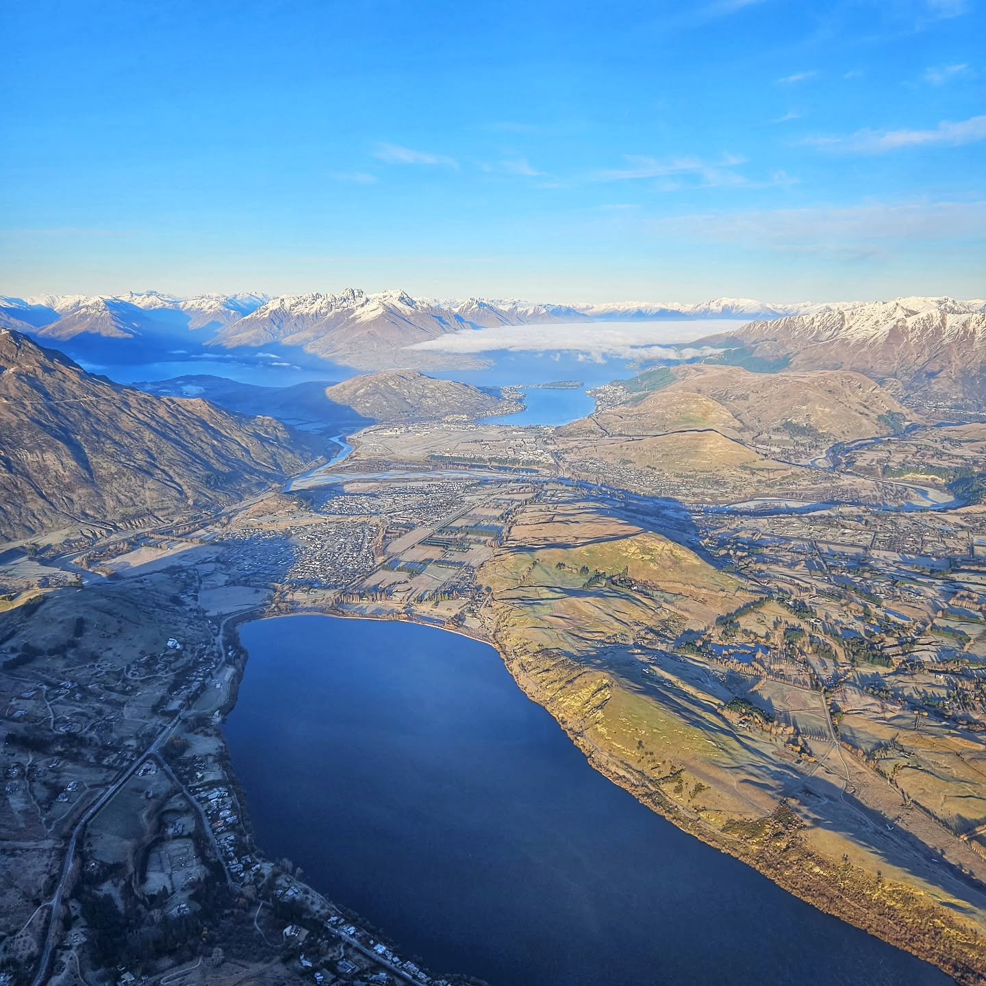 Pic of the day #54
A bucket list experience for me!!!
Hot air ballooning at sunrise in Central Otago, New Zealand.
I'll never forget this day.
It was magical (and freezing lol).
The whole experience was incredible, I mean check out the views.