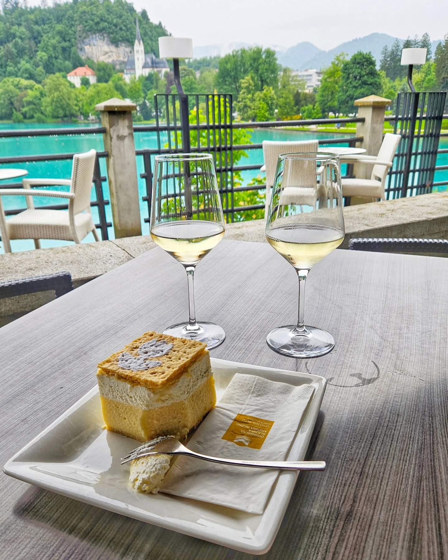 Pic of the day #79.
Enjoying a nice glass of wine with the famous kremsnita cake/slice overlooking Lake Bled.
Everybody raves about how good it is, and yes it was delicious, however, it's nowhere near as yummy as the good ol aussie vanilla slice!!!