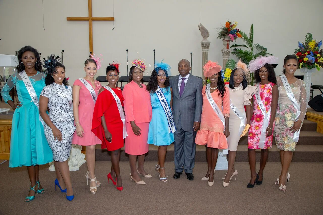 Queens worship The King