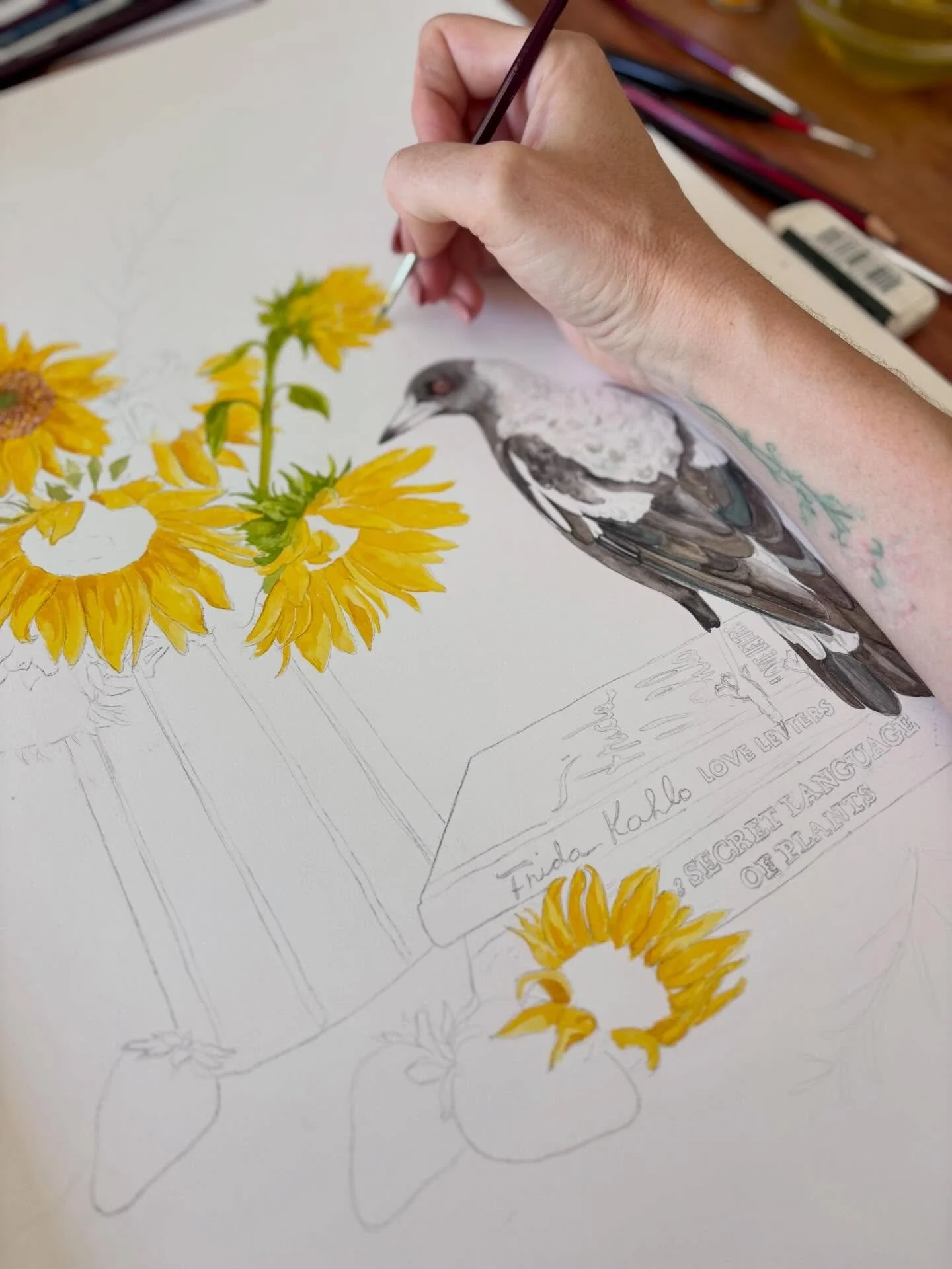 So it hit me last @sunraysiafarmersmarket when I was strolling looking for flowers to pretty up my dining table.. I hadn&rsquo;t ever thought to paint sunflowers! 😮 I had a sudden need to fix that so here we are, me in the middle of painting my late