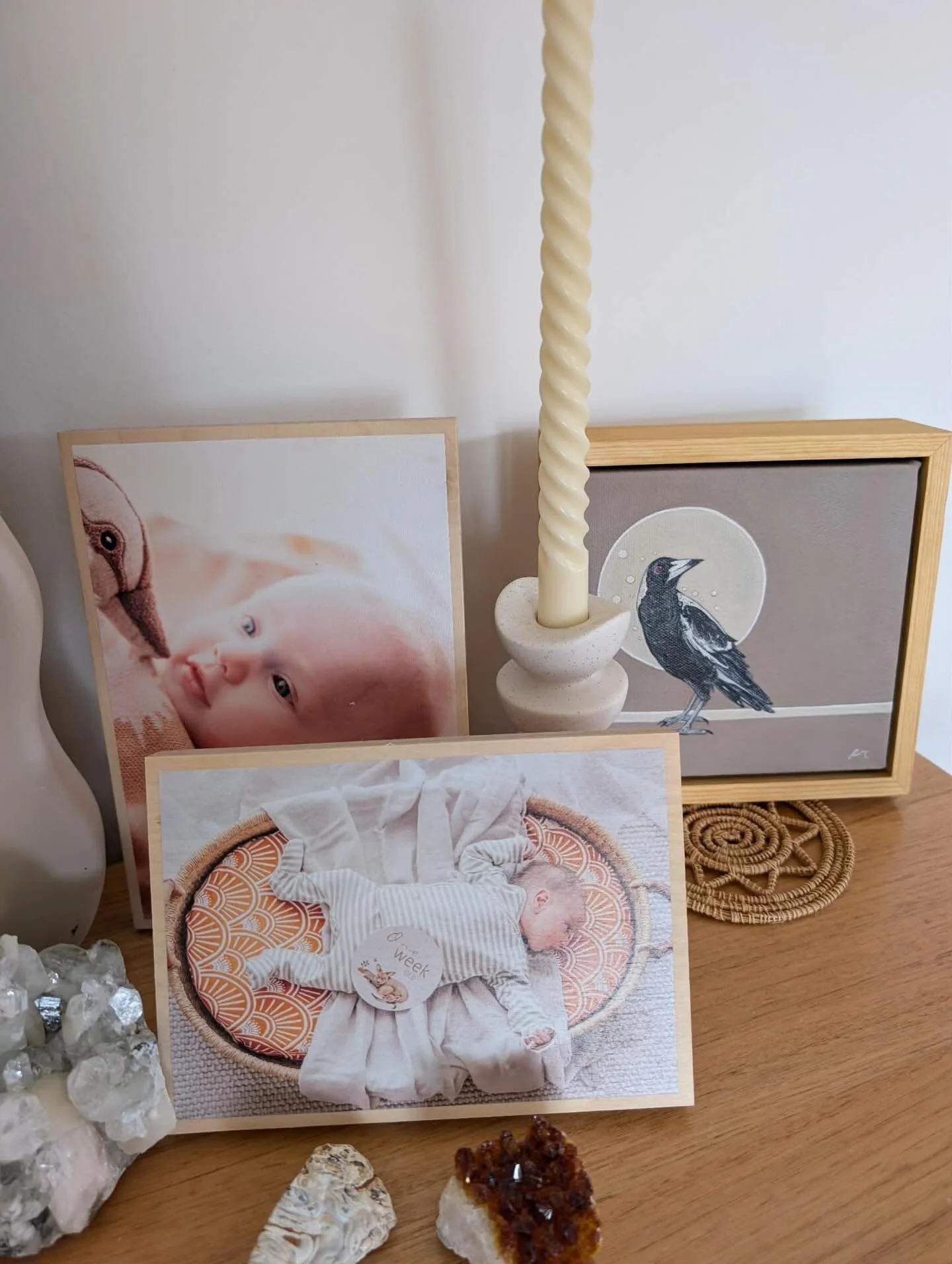 Absolutely had to share this gorgeous photo of my little Maggie original artwork sent in by one of my collectors 🤍 Cooper&rsquo;s dad is a Collingwood supporter (🖤🤍!!) and his mum has said it&rsquo;s the only magpie allowed in the house 😂
But, th