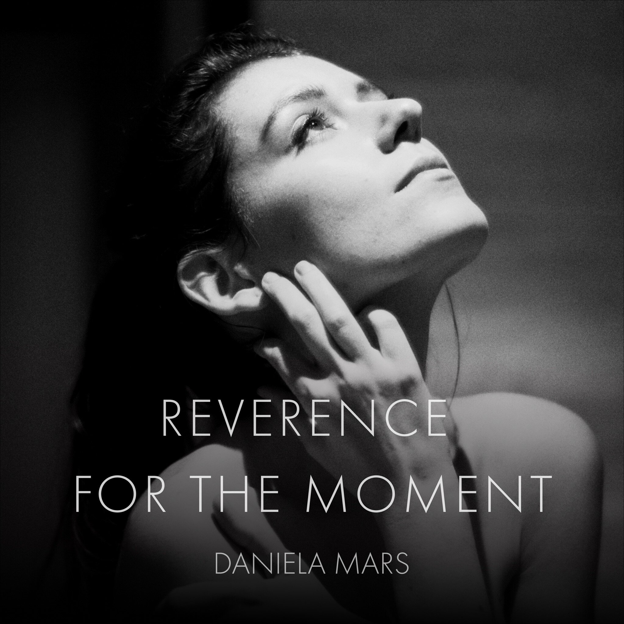 ⭐️ NEW MUSIC FRIDAY ⭐️
Daniela Mars' new album 'Reverence for the Moment' is out now on #VOCES8Records! 

Harnessing the beautiful textures and timbres of low flutes, the album is a contemporary book of hours to reflect and connect through moments of