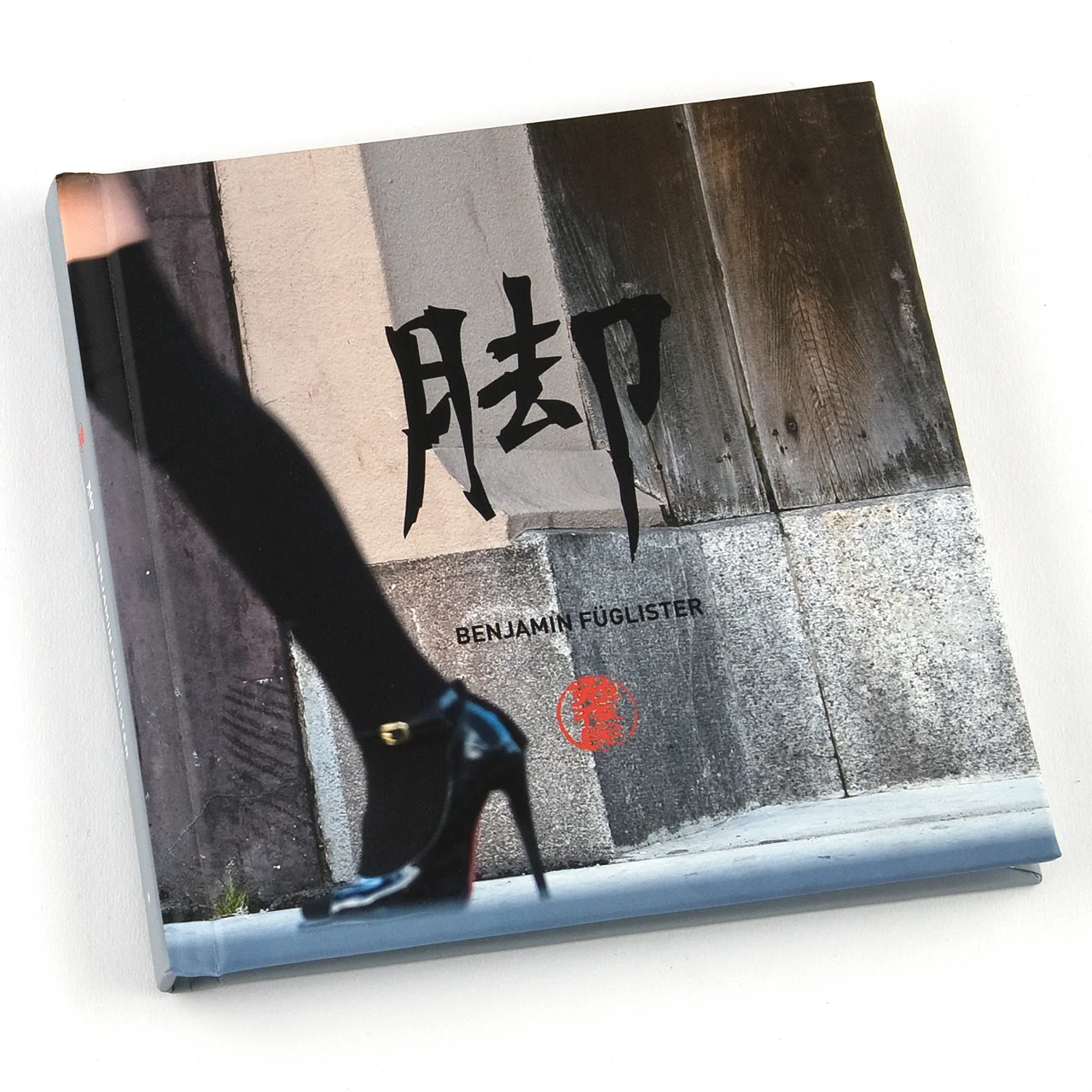 Title: Legs Authors: Benjamin Füglister, Matthias Harder Publisher: www.nehopro.com Year: 2010 Dimensions: 18 x 18 cm Weight: 385g Page count: 80 Print run: on demand ISBN: 978-3-00-030016-5