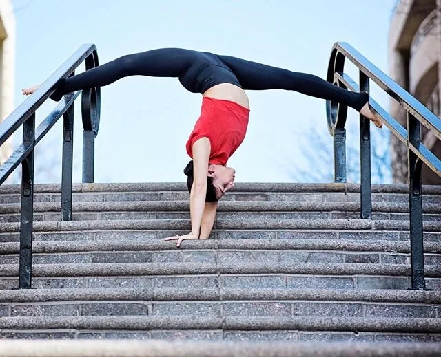 NEW VIDEO IS UP ON FACEBOOK!!! and it has nothing to do with this particular posture, so don&rsquo;t worry 😂🤦🏻&zwj;♀️ today&rsquo;s flow is core and twist focused power flow, but I want to keep hearing from you all about what you NEED from me. I t