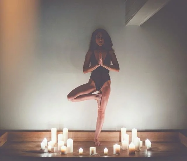 WEEKEND SCHEDULE 🪐 .
.
.
.
.
.
SATURDAY 10:15AM // 30 min HEART OPENING MINI CLASS using the wall to open shoulders and chest // @extendyoga FACEBOOK LIVE 🌞 .
.
.
.
.
.
SATURDAY 11:00AM // 60 min power flow // @purefireyoga  FACEBOOK LIVE ☄️.
.
.
.