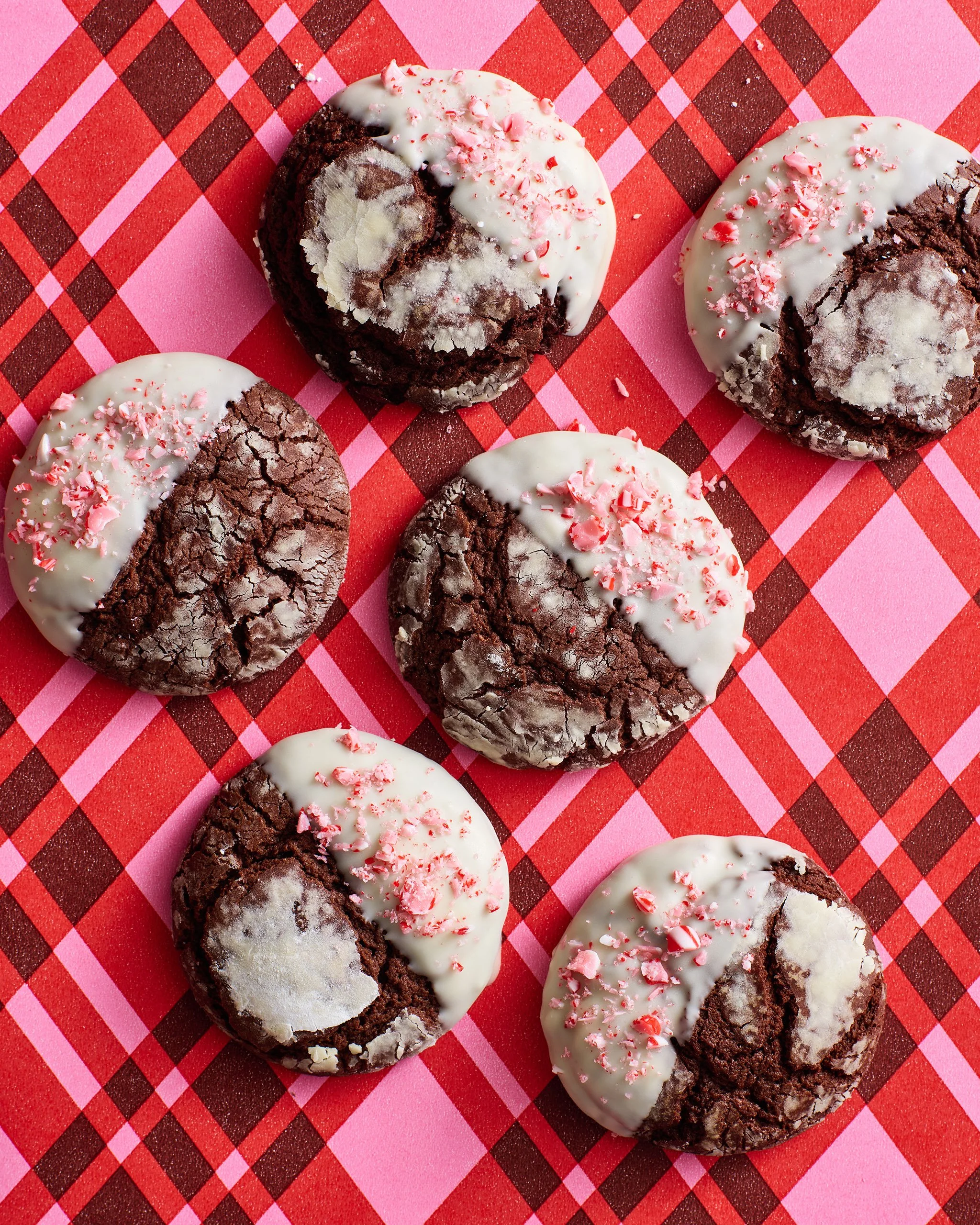 BHG2512-XmasBaking-ChocolateCrinkleCookies-Hero-0137.jpg
