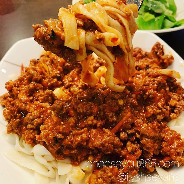 A CREAMY NON DAIRY BOLOGNESE (thanks to Kite Hill Almond Cream Cheese) served over SHIRATAKE NOODLES 🍝 .  And yes .... it tastes just as good as it looks 😀🙌. 🍝
🍝
🍝
🍝
🍝
#chooseyou365 #keto #ketodiet #dairyfreeketo #dairyfree #paleo #paleodiet 