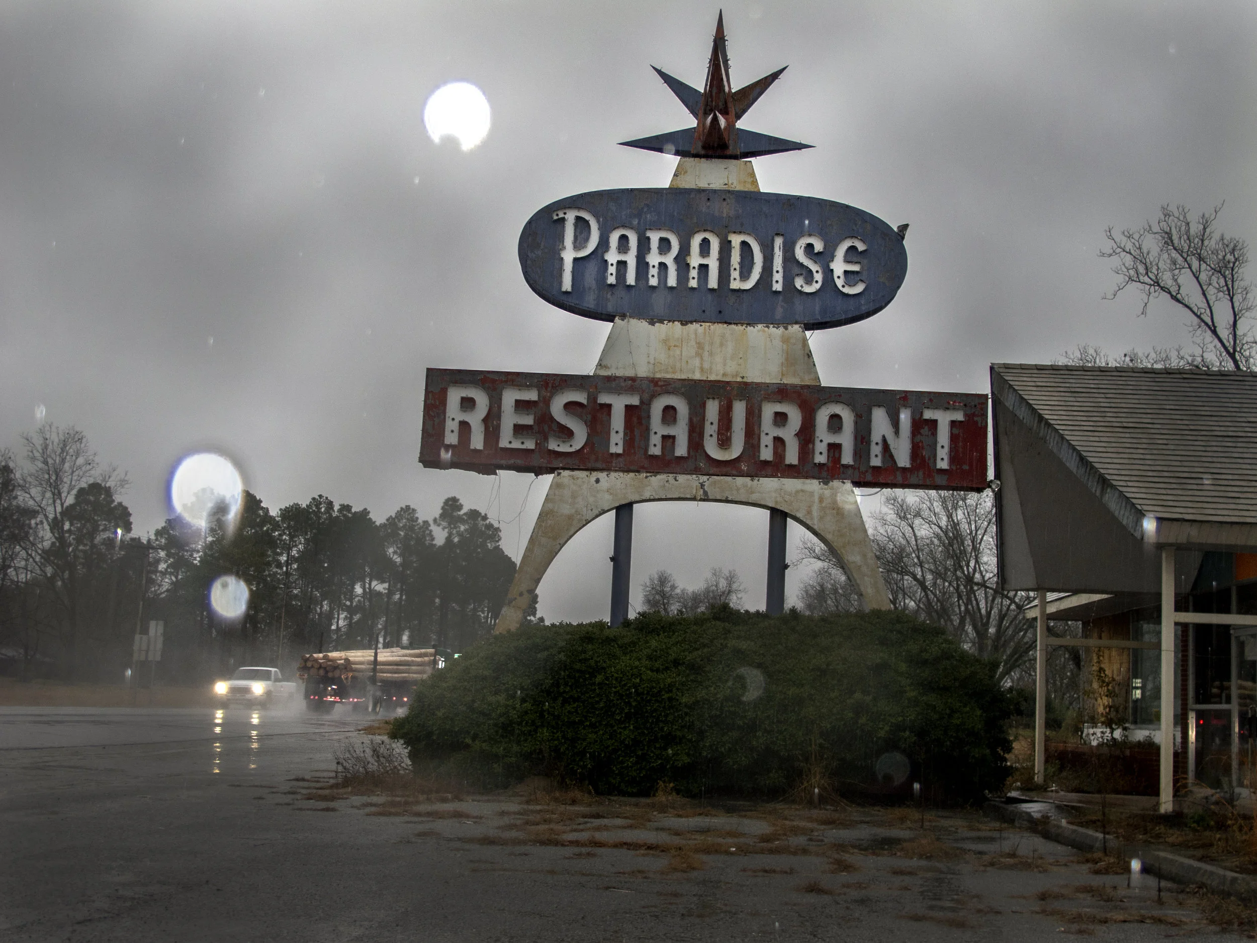 11 Miles to Paradise - Southern Stories, #50 - © Jessica Hines