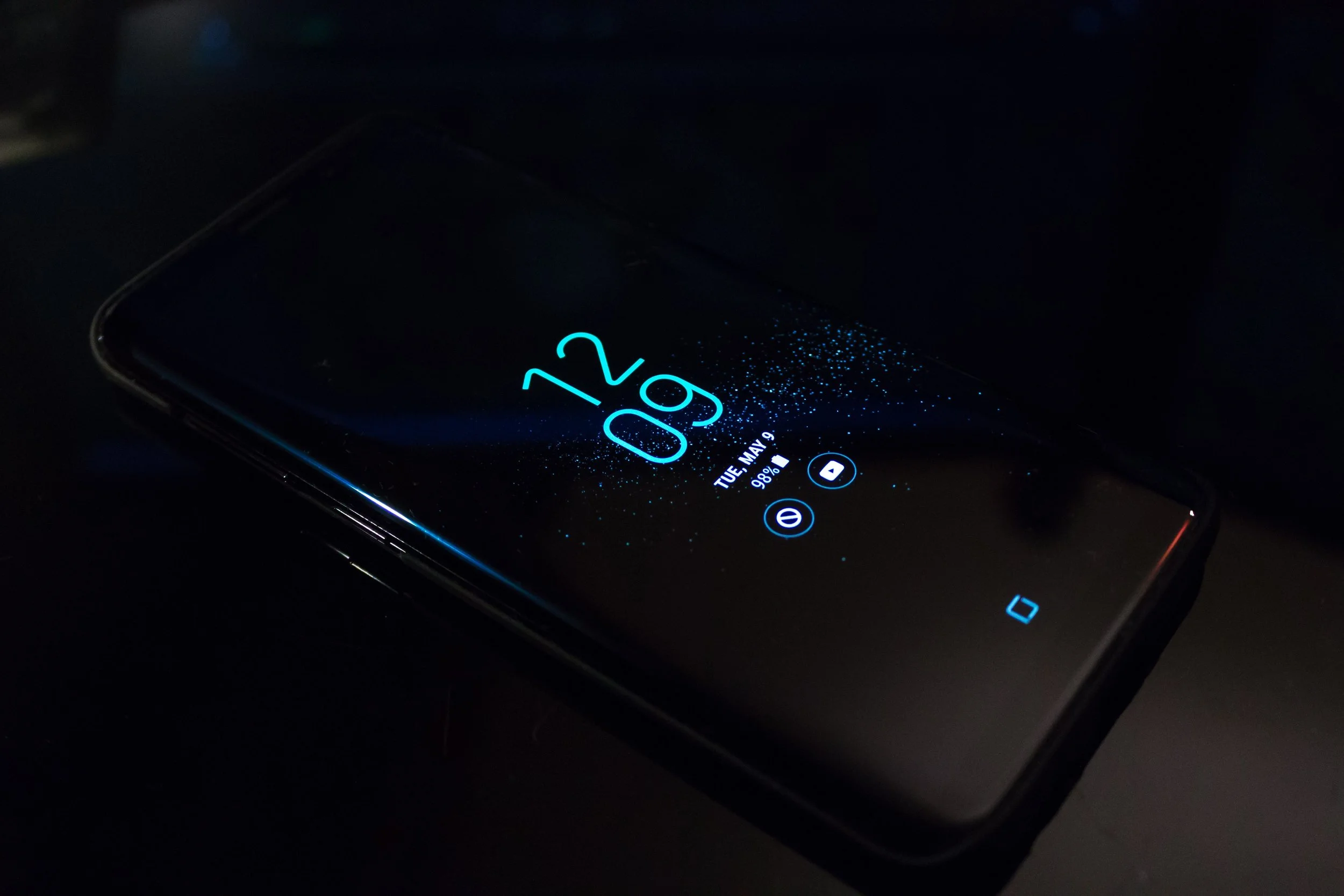 android-android-phone-cell-phone-404280.jpg