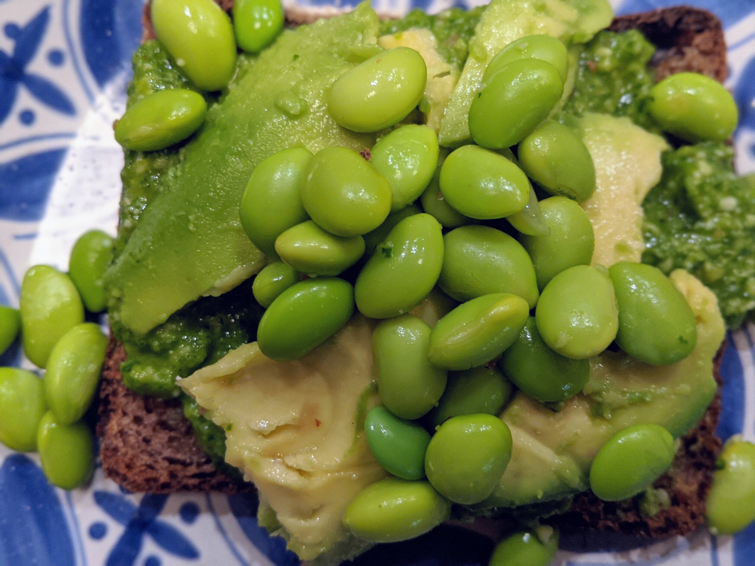 pesto avo toast.jpg