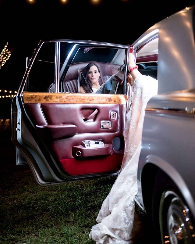 Sometimes 20 minutes with a cool car &amp; an amazing photographer is all you need. 
Happy Saturday everyone 😊

Venue: The Acre Orlando
Photographer: @thephotocorgi 
The car: The Acre Orlando
The Magic: Dara &amp; Blane 💕