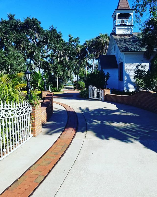 2.5 hour drive wraps up our East Coast week ✌

Couldn't of asked for a better Winter Day (Florida style)! Congratulations Mr &amp; Mrs Smith, thank you for sharing your day with me! Your venue is officially my favorite one, by the way 😁